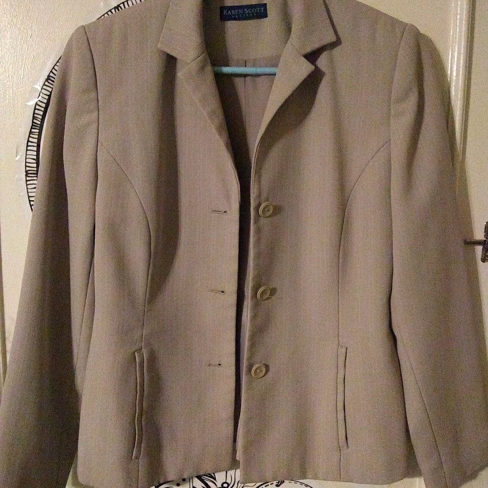 Karen Scott 2piece suit